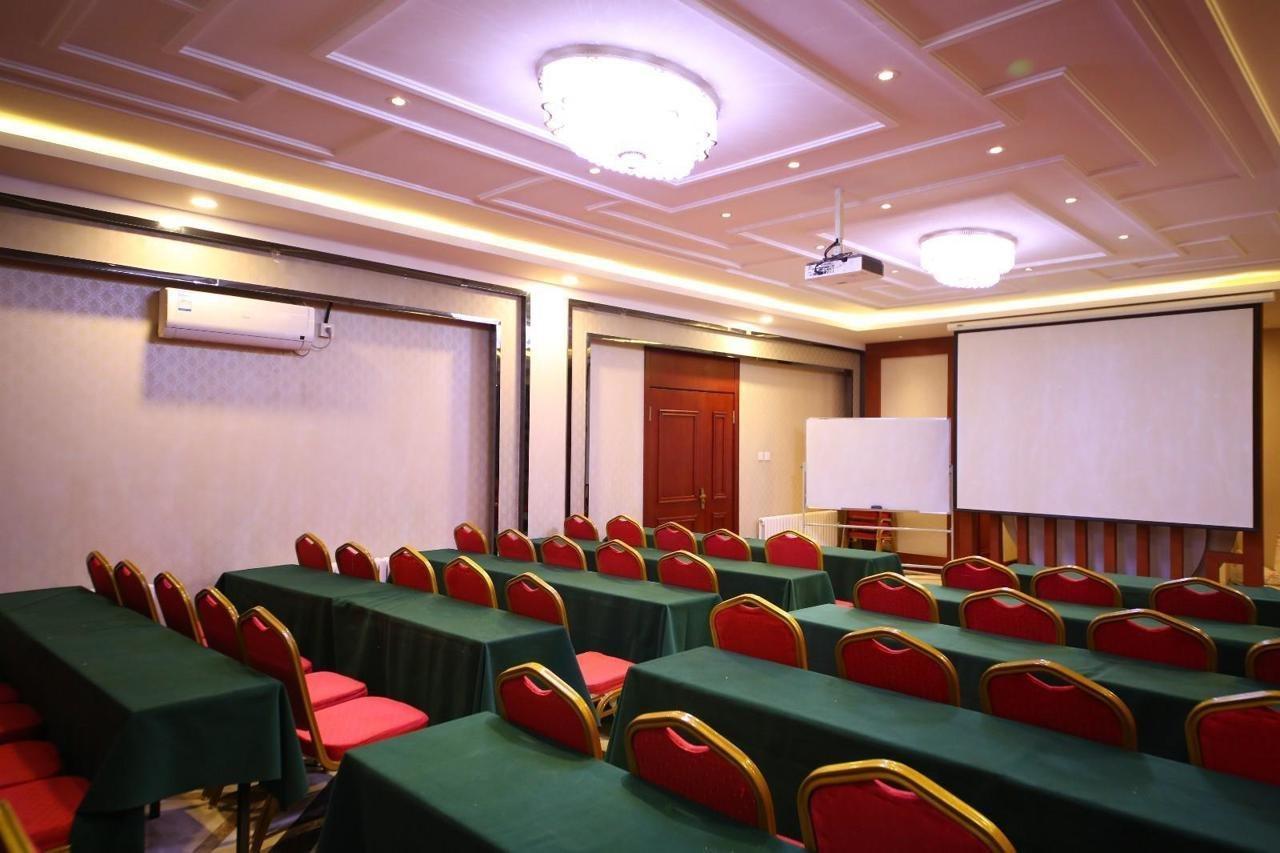 Chonpines Hotel Changchun Bagian luar foto