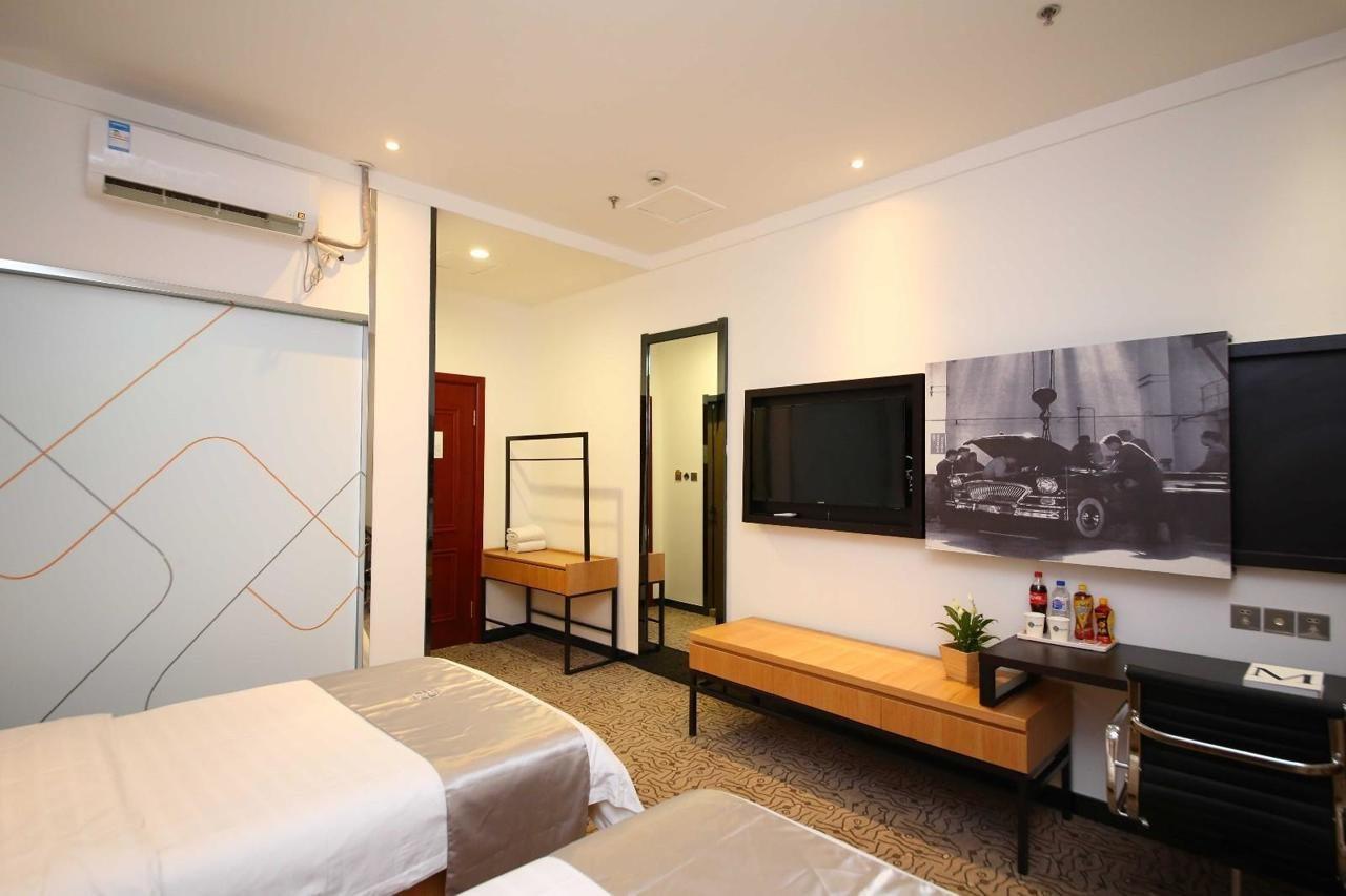 Chonpines Hotel Changchun Bagian luar foto
