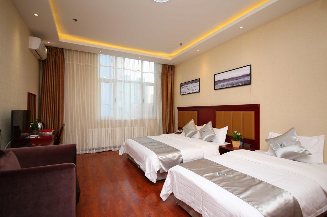 Chonpines Hotel Changchun Bagian luar foto