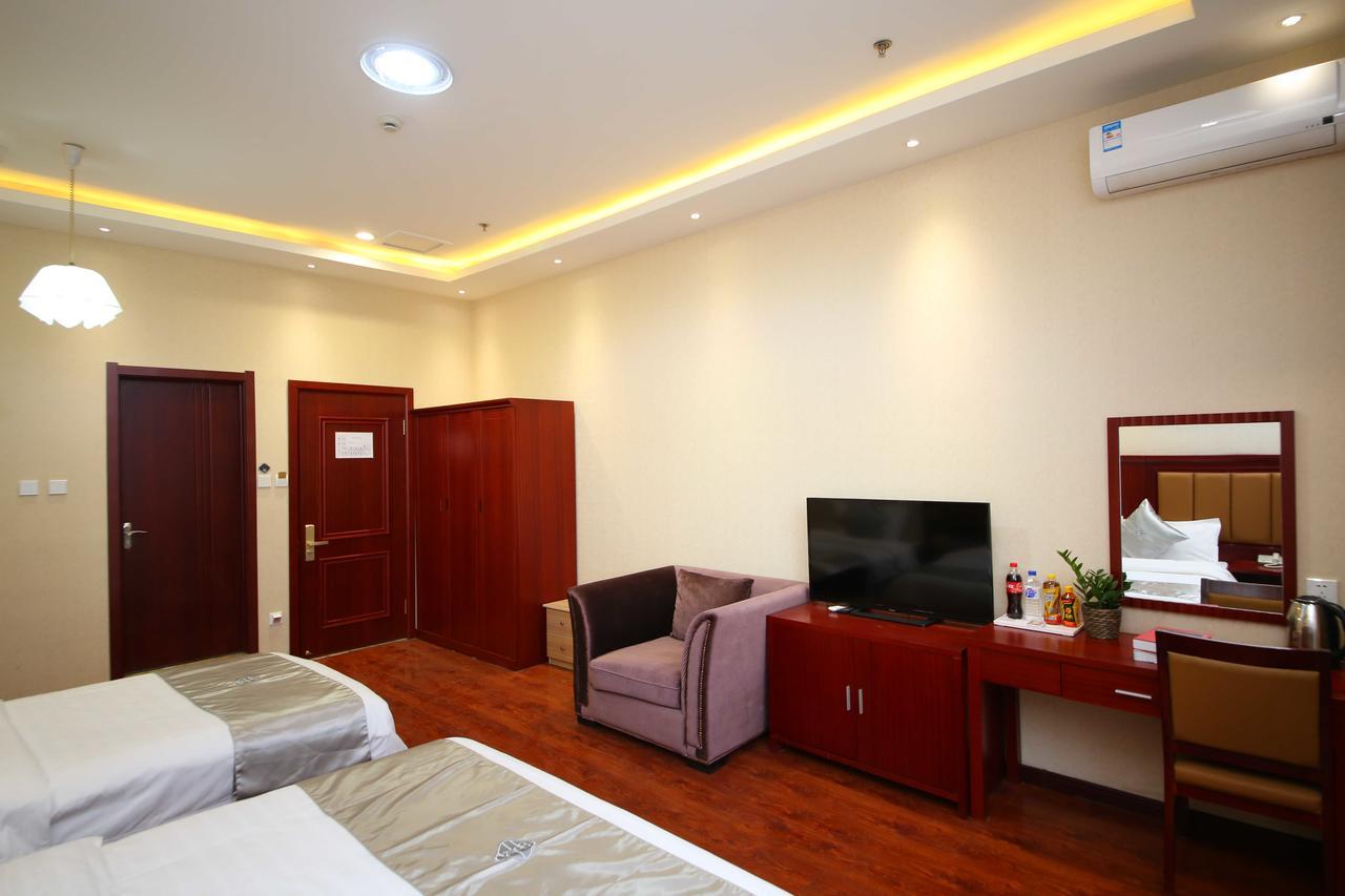 Chonpines Hotel Changchun Bagian luar foto