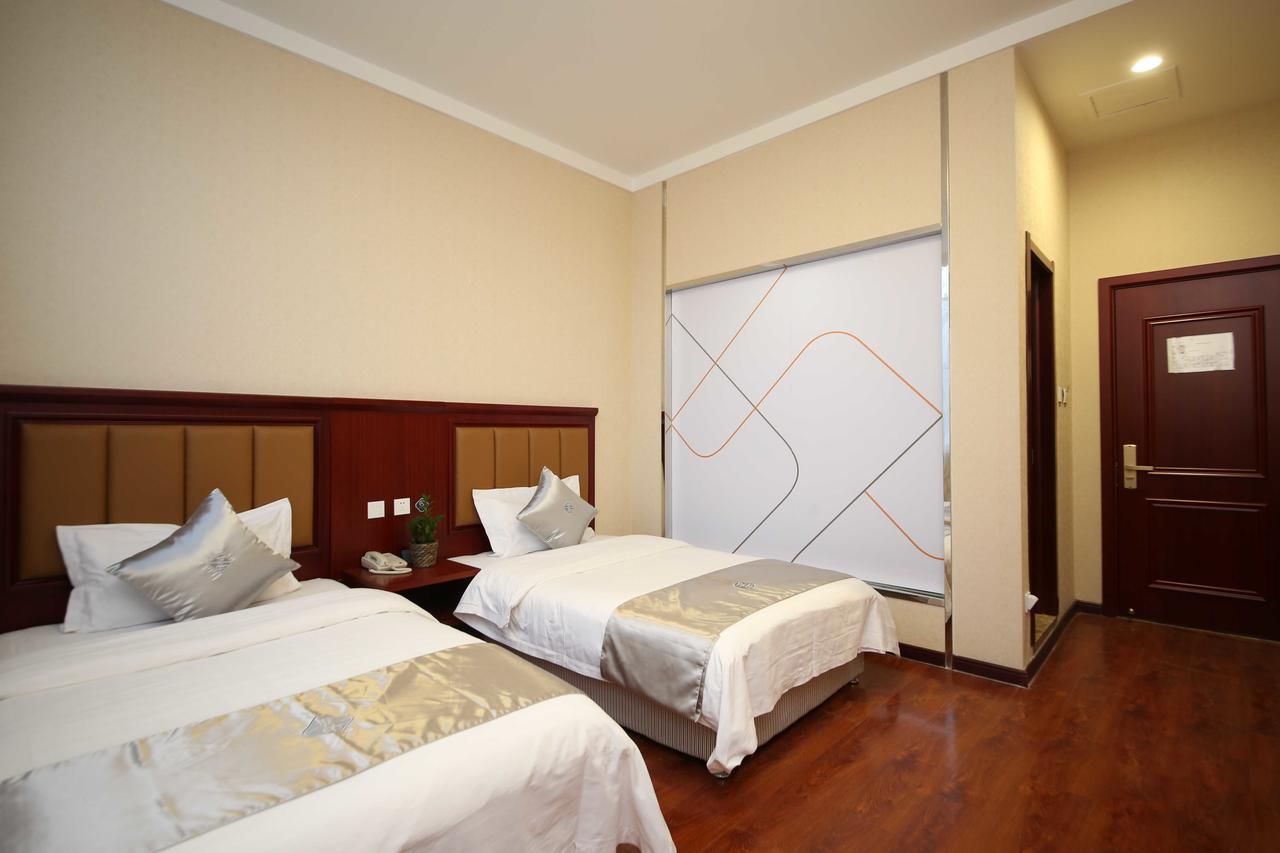 Chonpines Hotel Changchun Bagian luar foto
