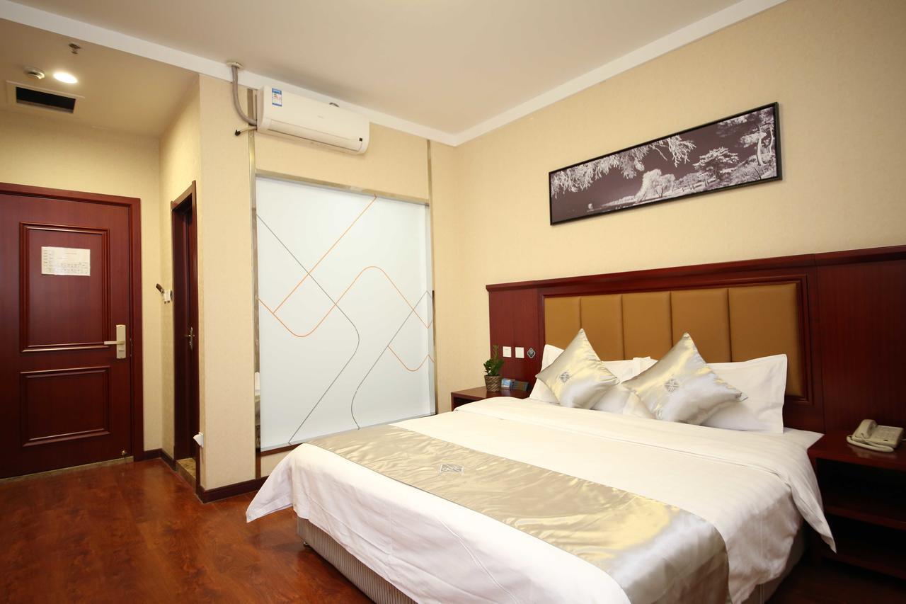 Chonpines Hotel Changchun Bagian luar foto