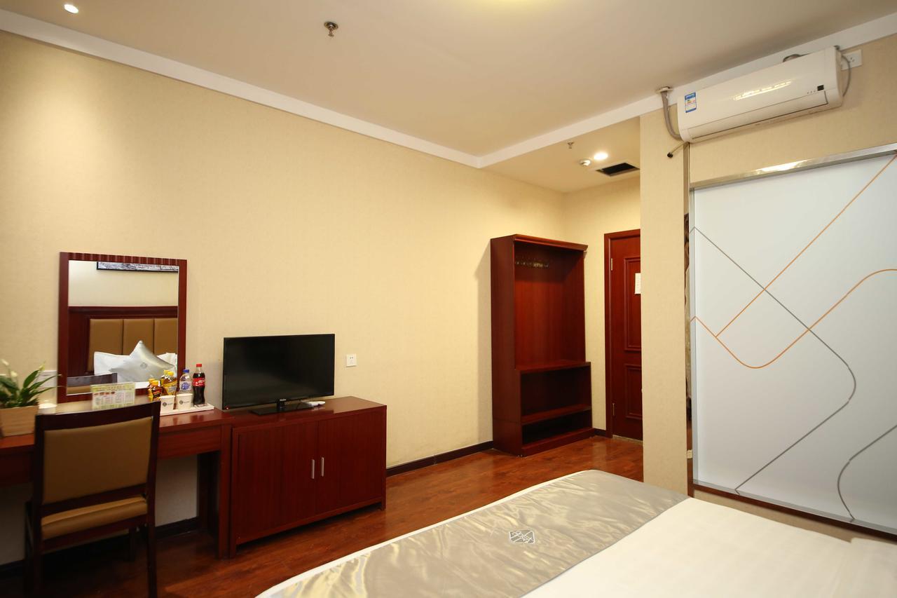 Chonpines Hotel Changchun Bagian luar foto