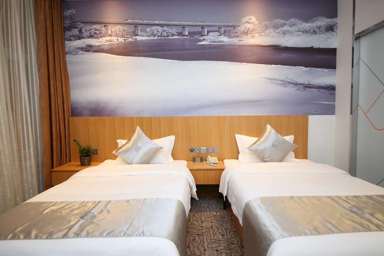 Chonpines Hotel Changchun Bagian luar foto