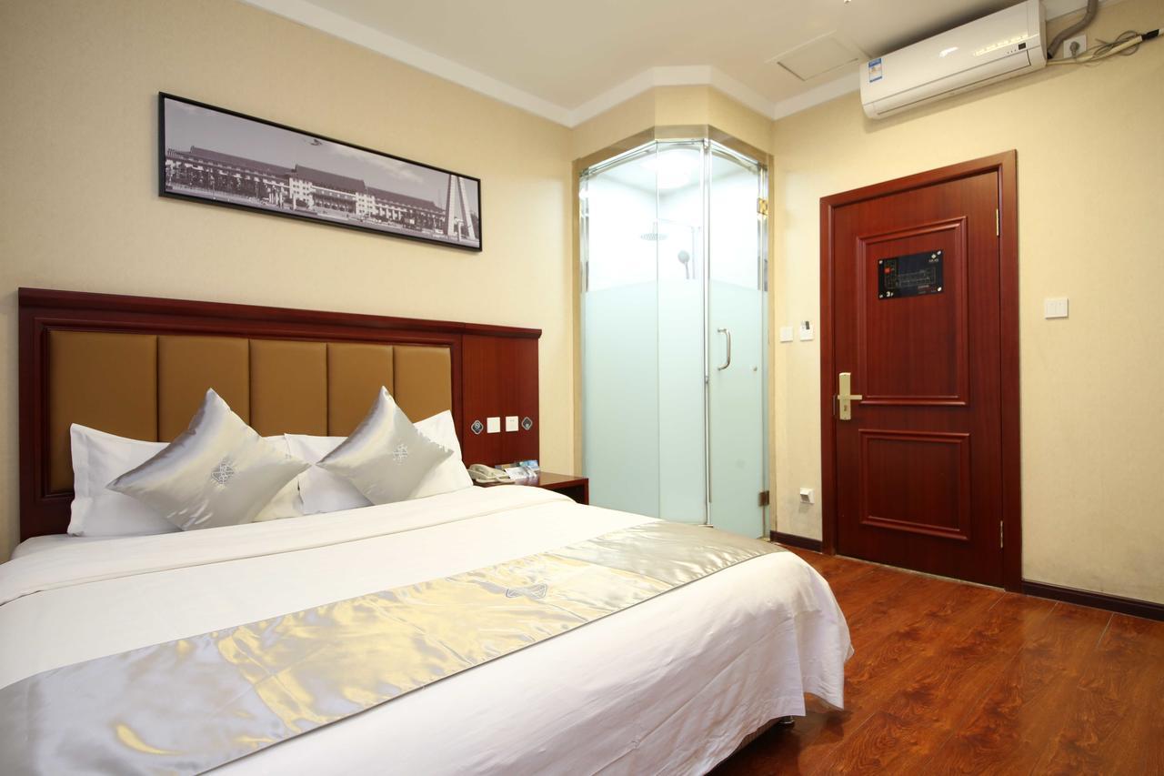 Chonpines Hotel Changchun Bagian luar foto