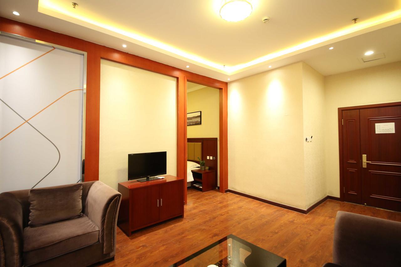 Chonpines Hotel Changchun Bagian luar foto