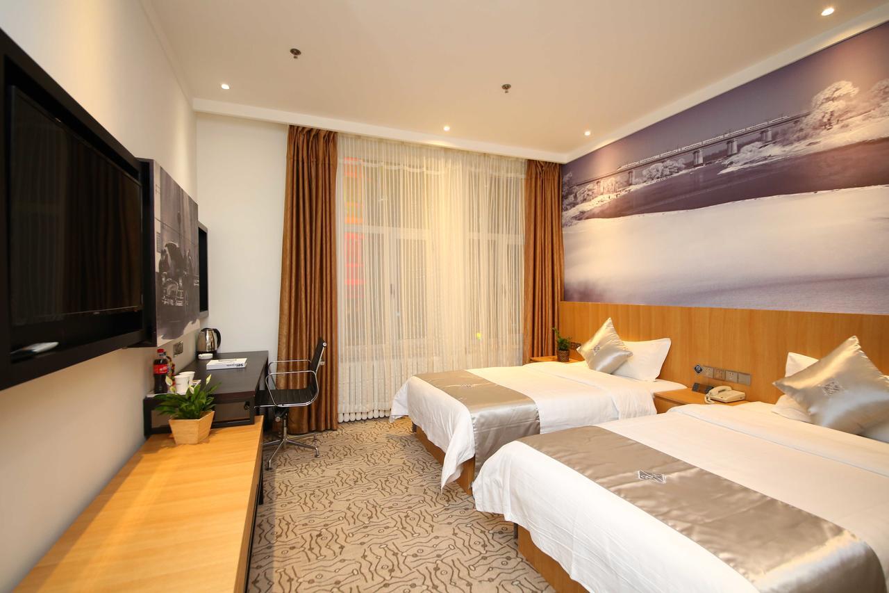 Chonpines Hotel Changchun Bagian luar foto