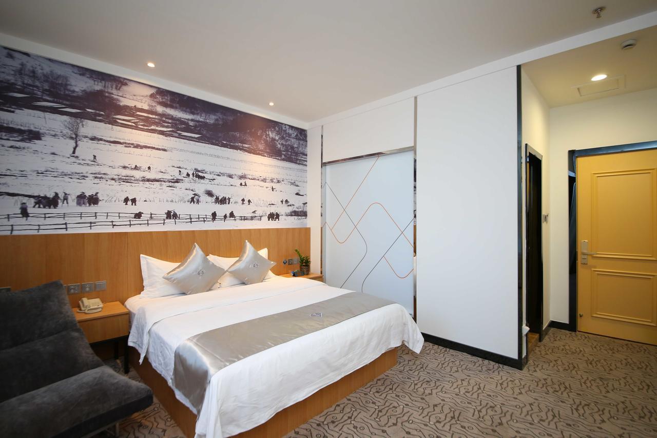 Chonpines Hotel Changchun Bagian luar foto